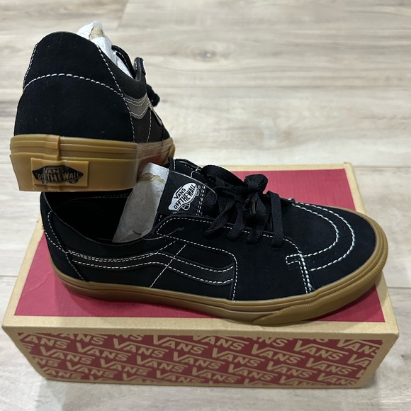 ✨NWOT✨ Vans Sk8-Low Black Sneakers with Gum Soles - Picture 4 of 4